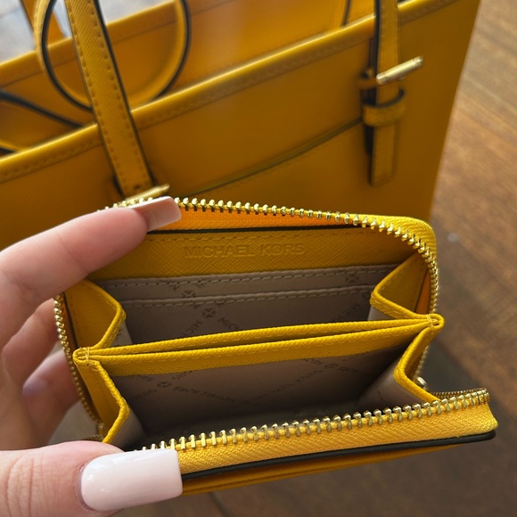 Michael Kors Jet Set Travel Extra-Small Logo Top-Zip Tote Bag & Wallet - Picture 5 of 5